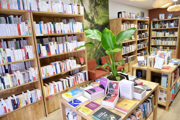 Librairie aux Histoires Partagées - 42300 ROANNE
