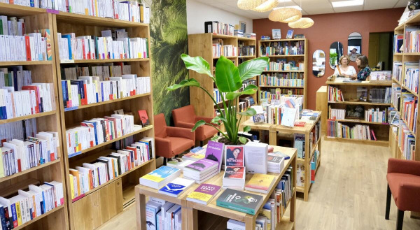 Librairie aux Histoires Partagées - 42300 ROANNE